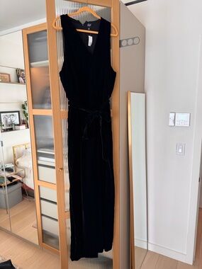 GAP Sleeveless Black Velvet Jumpsuit with Tie Waist